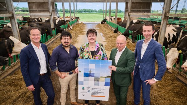 Foto bovenaan de pagina: van links naar rechts: Jeroen Haan (Unie van Waterschappen), Roy Meijer (NAJK), Ina Adema (IPO), Gert Koopmans (LTO Nederland), Pieter Jan van der Schans (VNG)